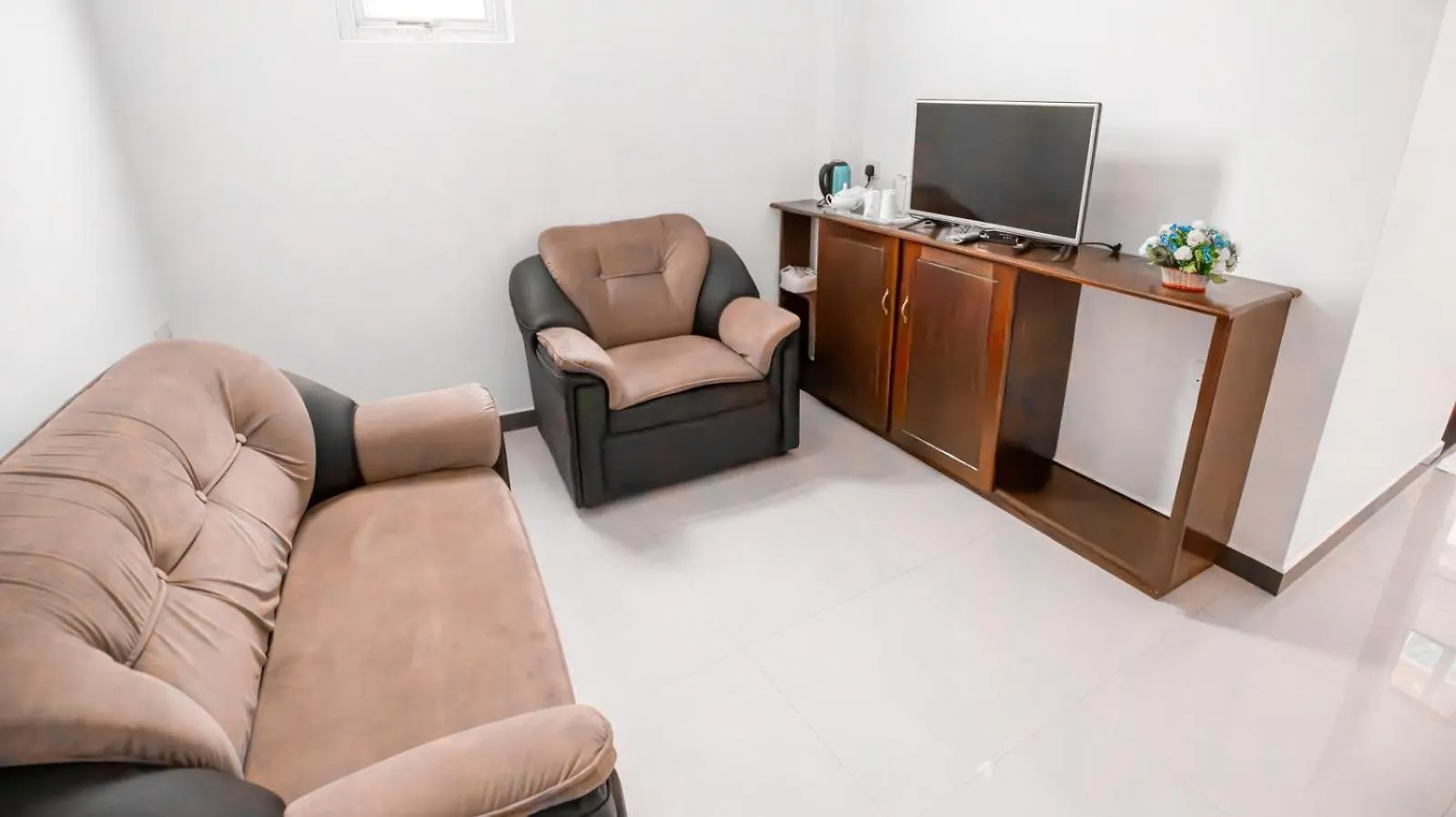 J Lee Negombo Hotel