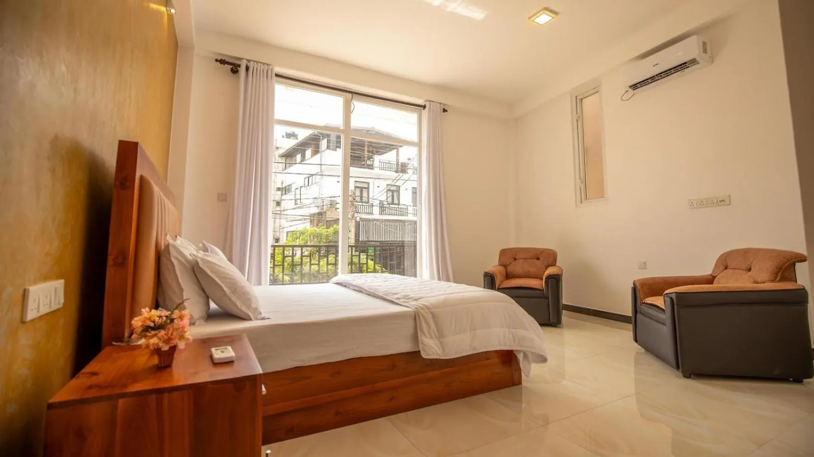 J Lee Negombo Hotel 0*,