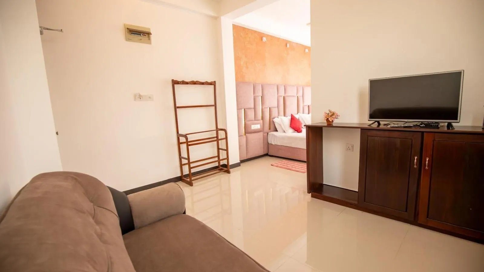 J Lee Negombo Hotel