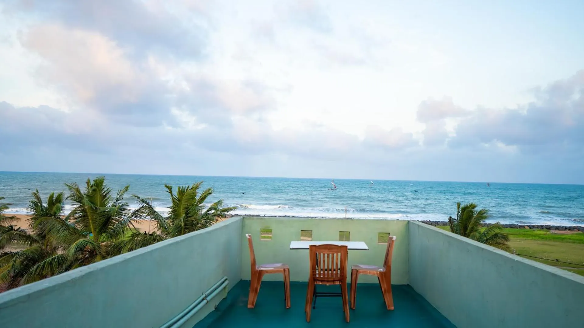 J Lee Negombo Hotel 0*,