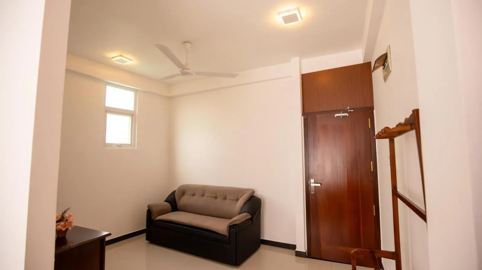 J Lee Negombo Hotel