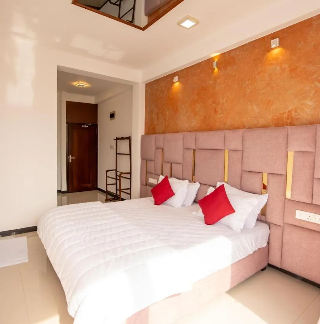 J Lee Negombo Hotel 0*,