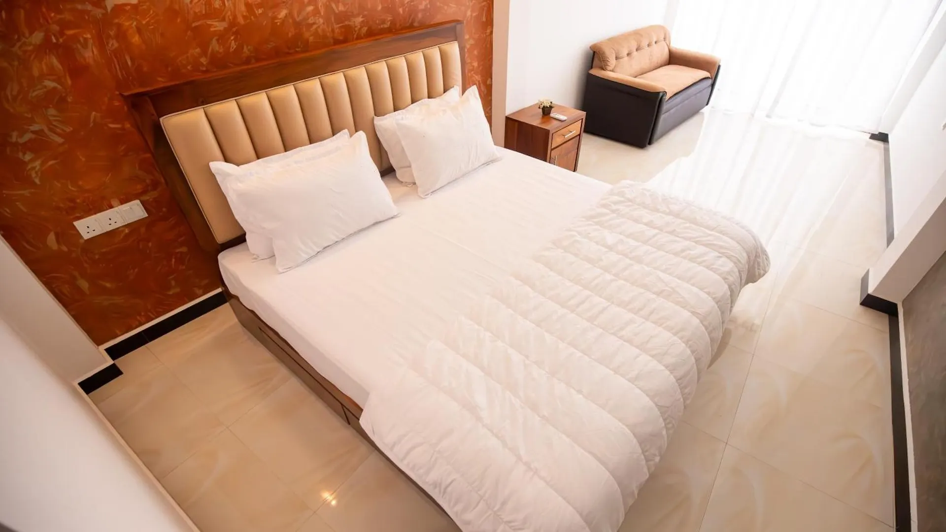 J Lee Negombo Hotel