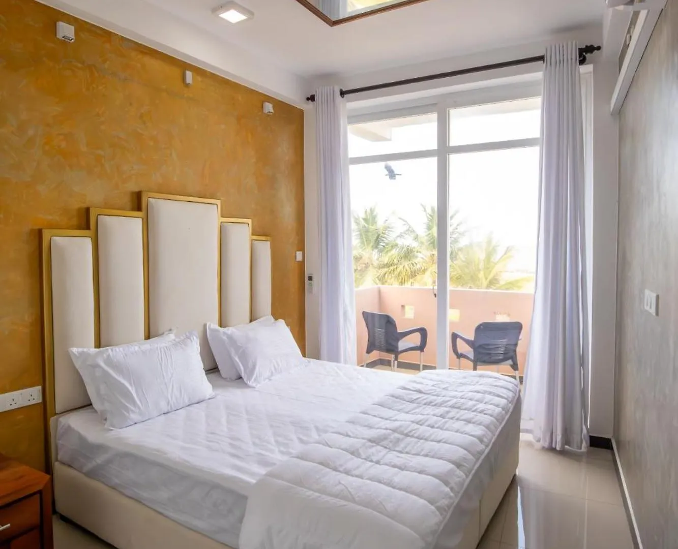 J Lee Negombo Hotel