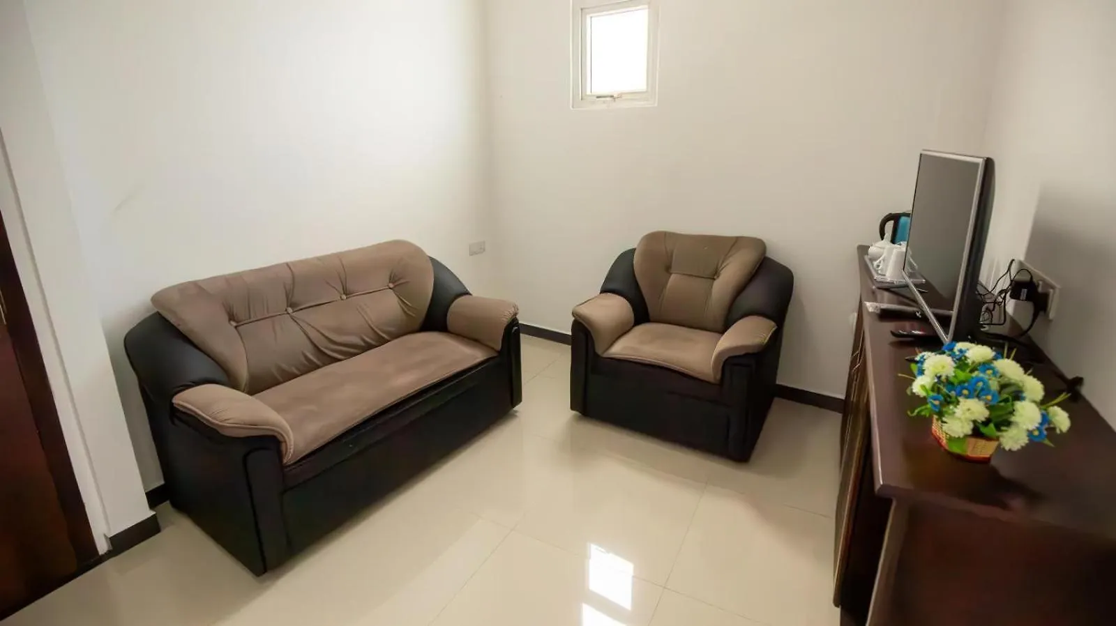 J Lee Negombo Hotel